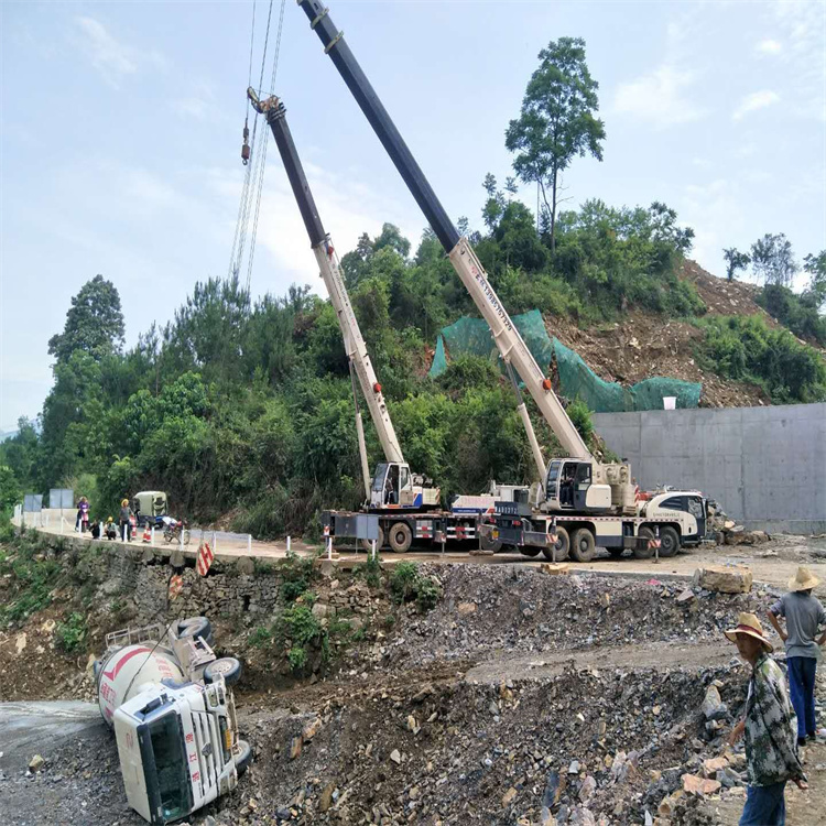 兰陵汽车掉沟里叫吊车救援要多少钱