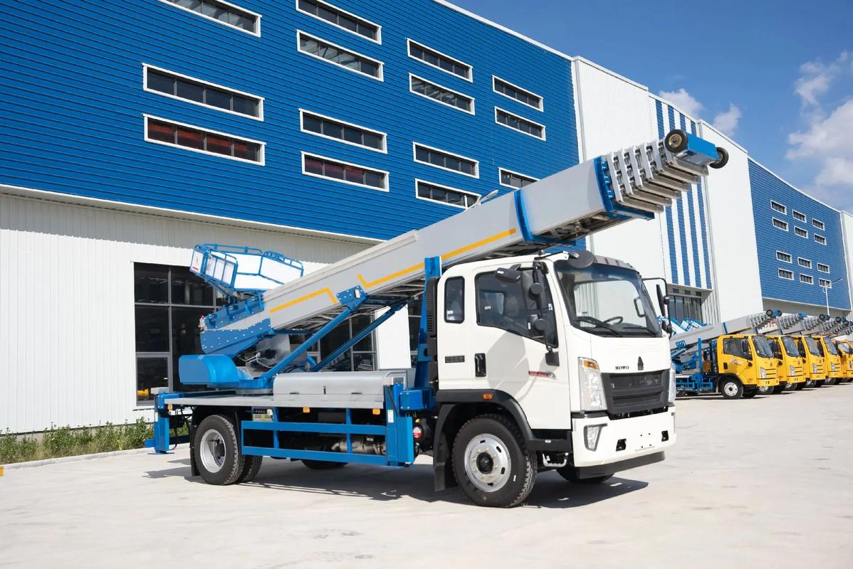 兰陵出租云梯车高空作业车 建筑垃圾搬运